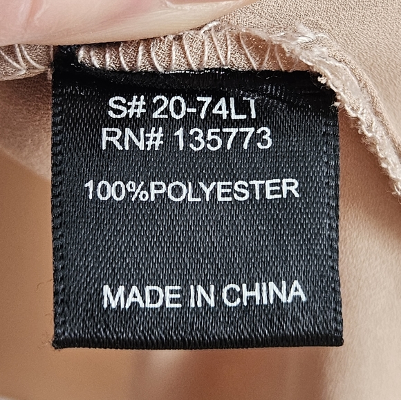 Olivaceous Collared V-Neck Blouse in Women's Small - Picture 5 of 16